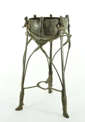 Trípode de la tumba de Bernardini da Palestrina